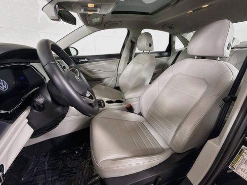 Certified 2023 Volkswagen Jetta SE w/ Panoramic Sunroof Package FWD image 5