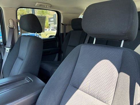 Used 2014 Chevrolet Suburban LS image 17