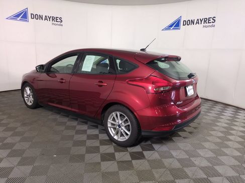 Used 2015 Ford Focus SE w/ SE Cold Weather Package FWD image 3