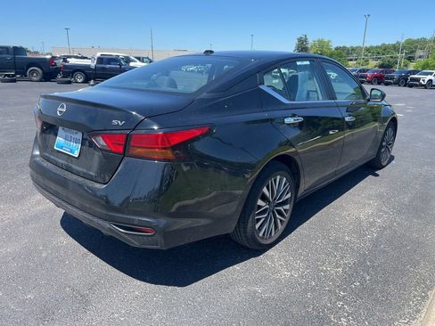 Used 2024 Nissan Altima 2.5 SV FWD image 3