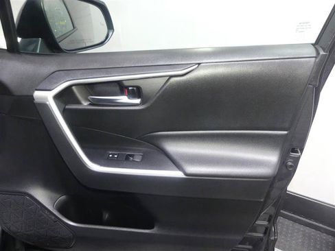 Used 2021 Toyota RAV4 XLE AWD/4WD image 19
