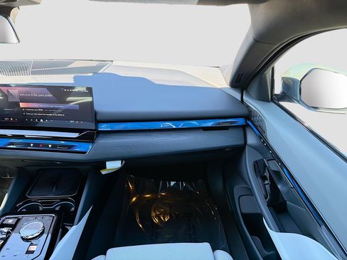 New 2026 BMW 550e xDrive w/ Executive Package image 20