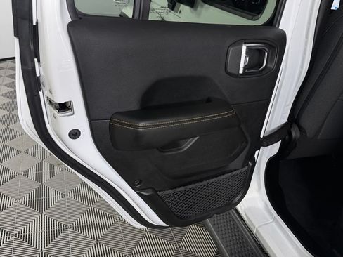 Used 2025 Jeep Wrangler Unlimited Sahara AWD/4WD image 27