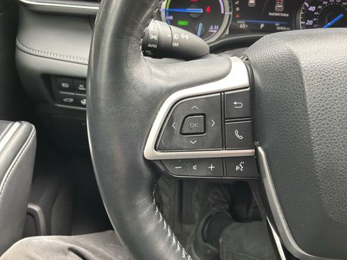 Used 2022 Toyota Highlander Limited FWD image 19