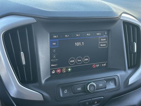 Used 2024 GMC Terrain SLE image 25