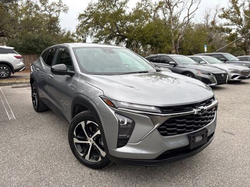 Used 2025 Chevrolet Trax RS w/ Driver Confidence Package image 4