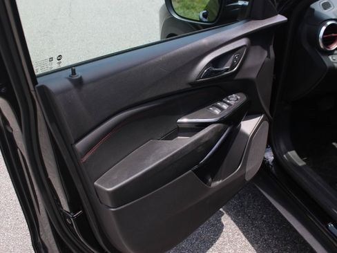 Used 2025 Chevrolet Trax RS w/ Sunroof Package FWD image 11