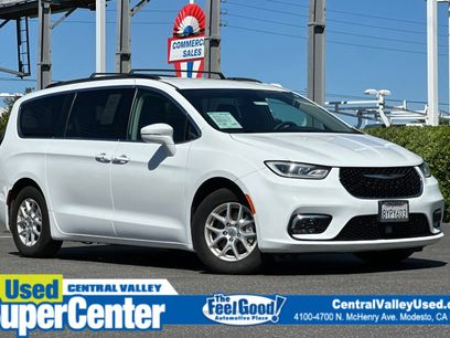 Used 2022 Chrysler Pacifica Touring-L