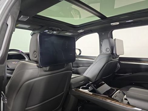 Certified 2025 Cadillac Escalade ESV Premium Luxury Platinum AWD/4WD image 20