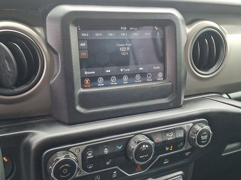 Used 2022 Jeep Wrangler Unlimited Sport AWD/4WD image 3