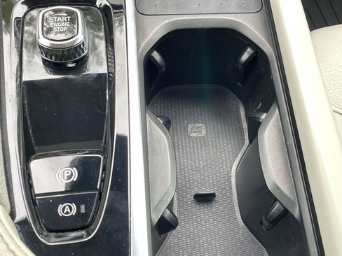 Used 2022 Volvo XC90 T6 Momentum w/ Advanced Package image 19