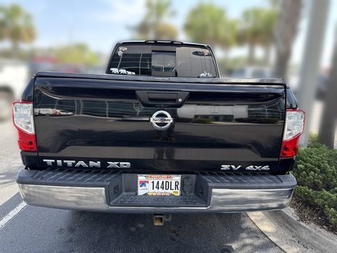 Used 2018 Nissan Titan SV AWD/4WD image 5