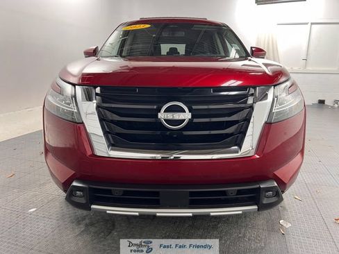 Used 2023 Nissan Pathfinder SL AWD/4WD image 3