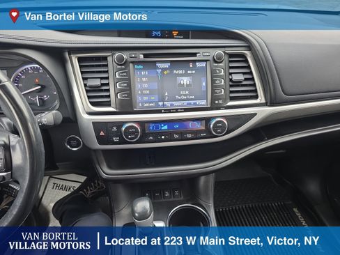 Used 2018 Toyota Highlander SE image 18