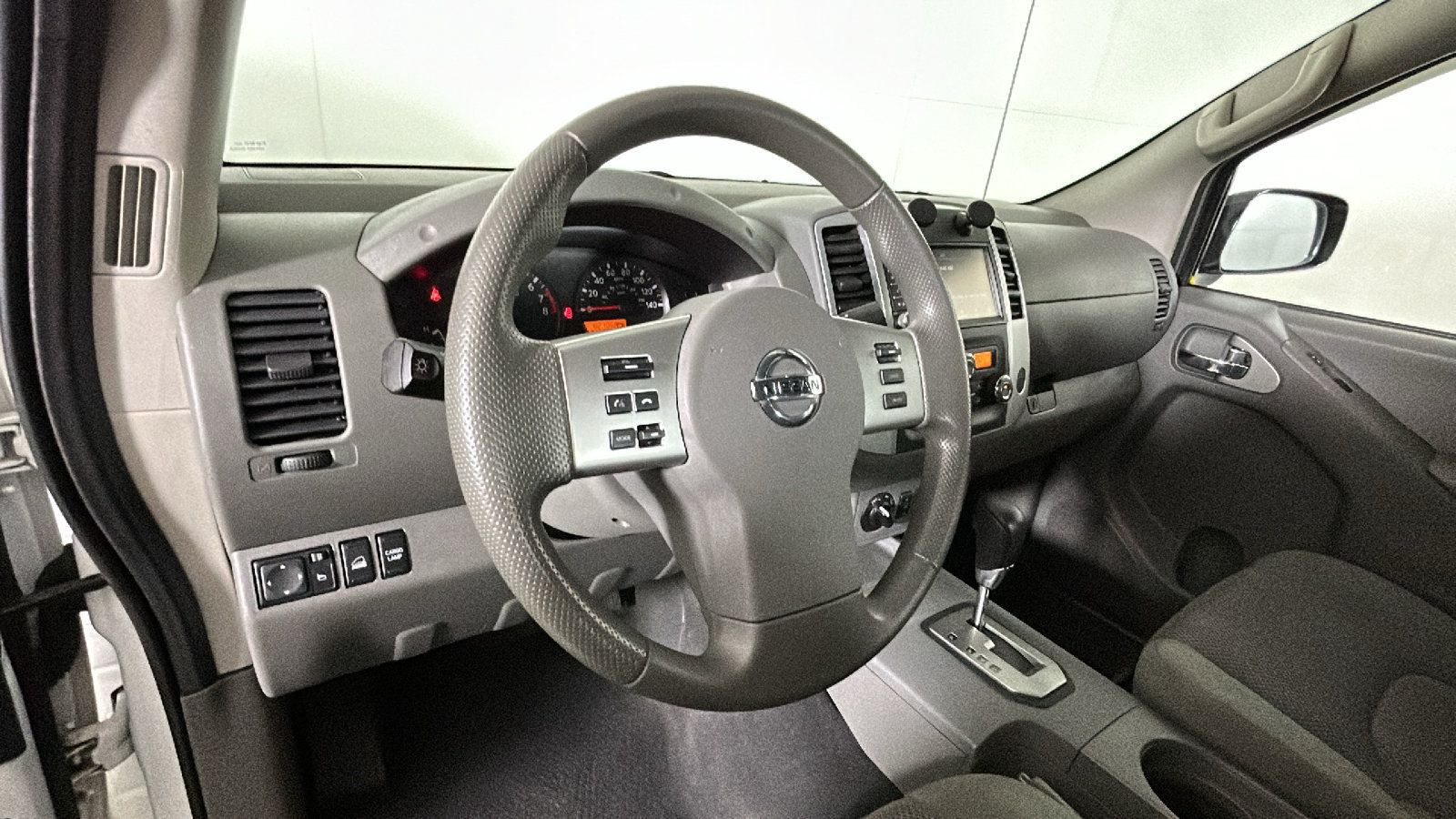 Used 2020 Nissan Frontier SV w/ Midnight Edition Floor Mats AWD/4WD image 16