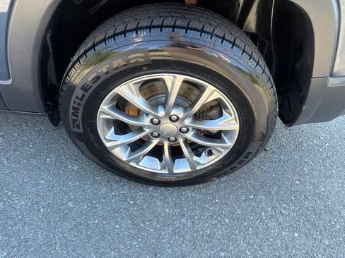 Used 2020 Jeep Cherokee Latitude Plus w/ Cold Weather Group AWD/4WD image 10