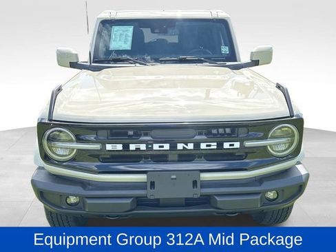 Used 2025 Ford Bronco Outer Banks AWD/4WD image 3
