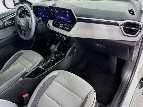 Used 2025 Chevrolet TrailBlazer LT FWD image 34