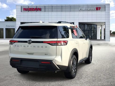 Certified 2024 Nissan Pathfinder SV FWD image 6