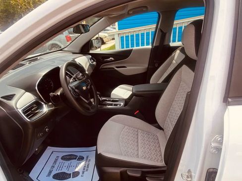 Used 2023 Chevrolet Equinox LS w/ Driver Confidence II Package FWD image 9