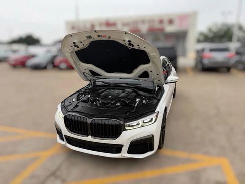 Used 2022 BMW 750i xDrive w/ M Sport Package AWD/4WD image 4