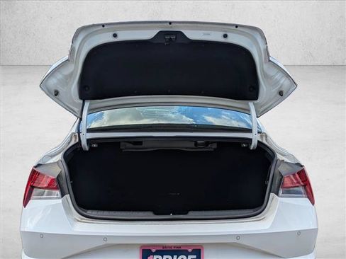 Used 2023 Hyundai Elantra Limited FWD image 6