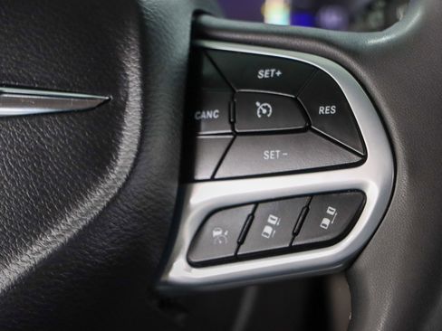Used 2023 Chrysler Pacifica Touring-L FWD image 14