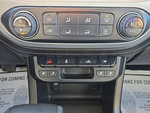 Used 2015 GMC Canyon SLT image 39