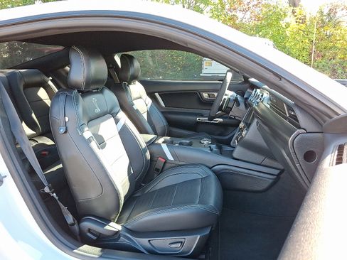 Used 2022 Ford Mustang Shelby GT500 w/ Technology Package image 3