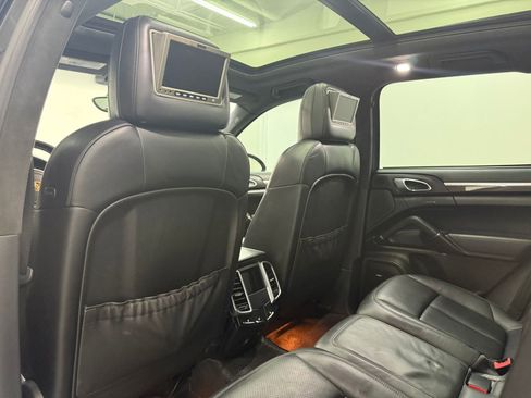 Used 2013 Porsche Cayenne Turbo image 40