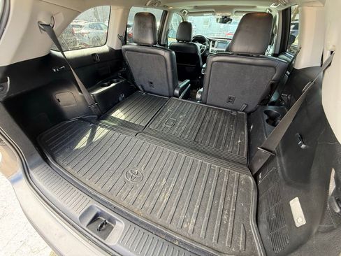 Used 2017 Toyota Highlander SE AWD/4WD image 24