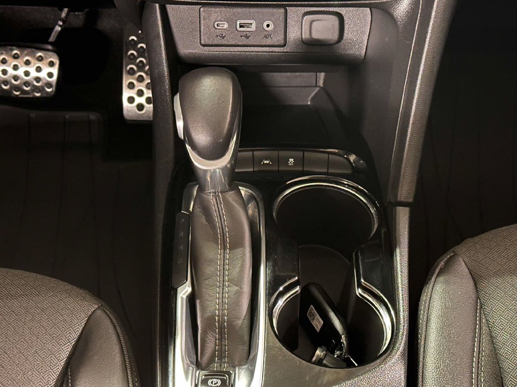 Used 2023 Buick Encore GX Select w/ Sport Touring Package FWD image 20
