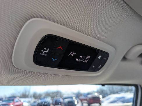Used 2024 Chrysler Pacifica Touring-L FWD image 36