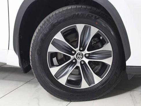 Used 2023 Toyota Highlander XLE image 16