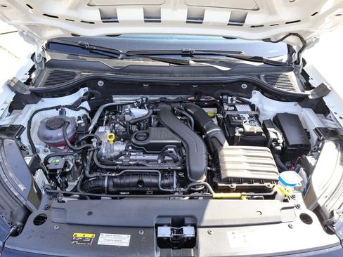 New 2026 Volkswagen Taos SE FWD image 30