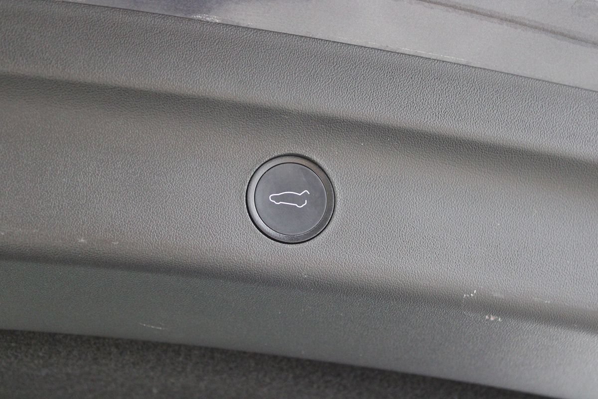 Used 2022 Tesla Model Y Performance AWD/4WD image 24