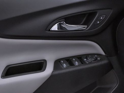 Used 2021 Chevrolet Equinox LS FWD image 24