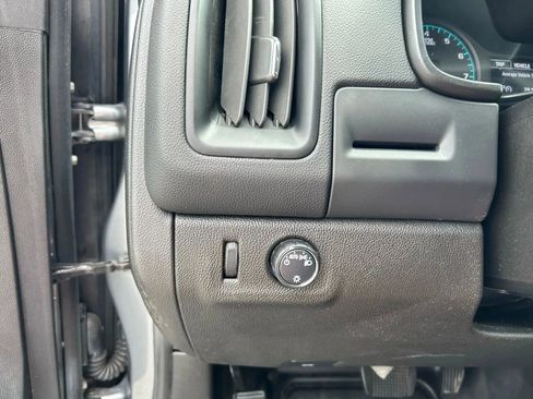 Used 2022 Chevrolet Colorado LT w/ Fleet Safety Package image 13