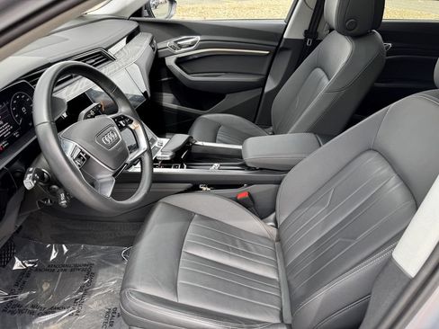 Used 2022 Audi e-tron Premium w/ Convenience Plus Package AWD/4WD image 13