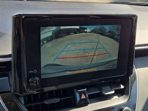 Used 2025 Toyota Corolla LE image 19