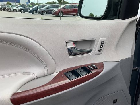 Used 2014 Toyota Sienna Limited w/ Limited Premium Package AWD/4WD image 29