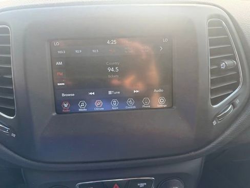 Used 2019 Jeep Compass Latitude w/ Popular Equipment Group AWD/4WD image 16