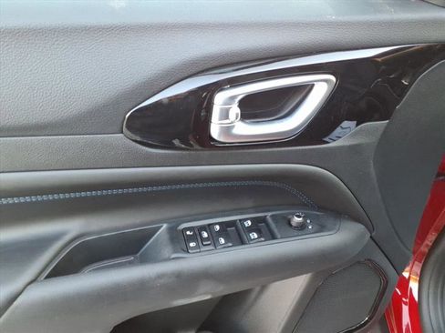 New 2026 Jeep Compass Latitude AWD/4WD image 13