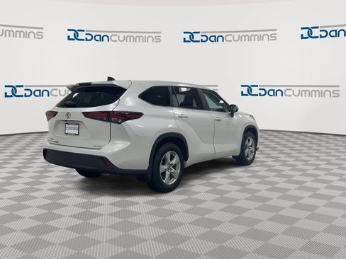Used 2025 Toyota Highlander LE AWD/4WD image 8