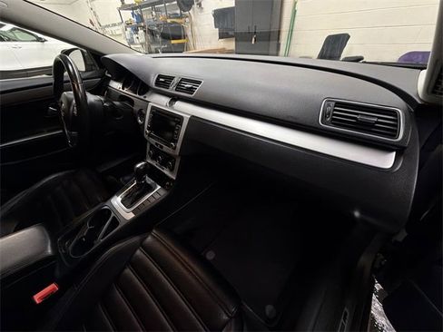 Used 2012 Volkswagen CC Sport image 28
