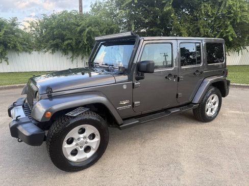 Used 2014 Jeep Wrangler Unlimited Sahara w/ Max Tow Package AWD/4WD image 3