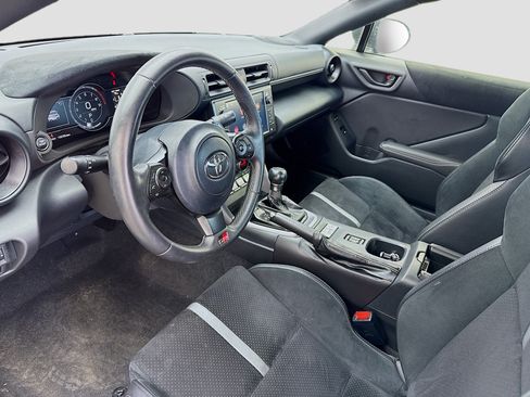 Used 2025 Toyota GR86 Premium w/ ALL Weather Mat Package (TMS) RWD image 7