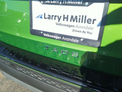 New 2026 Volkswagen Taos SE image 22