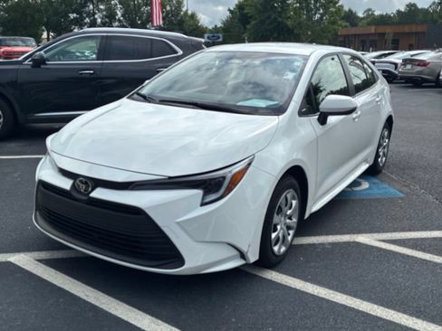 Used 2026 Toyota Corolla LE FWD image 8