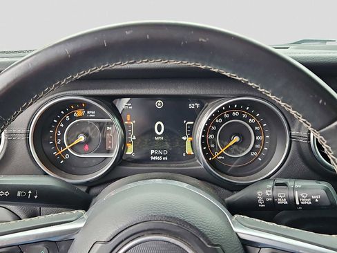 Used 2018 Jeep Wrangler Unlimited Sahara image 22